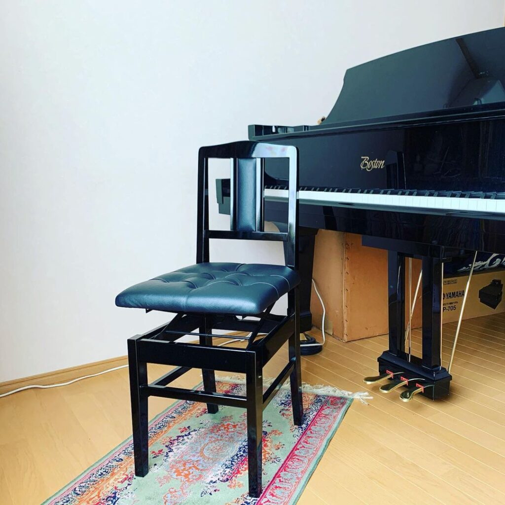 オススメのピアノ椅子10選 選び方とタイプを比較 背もたれ/トムソン