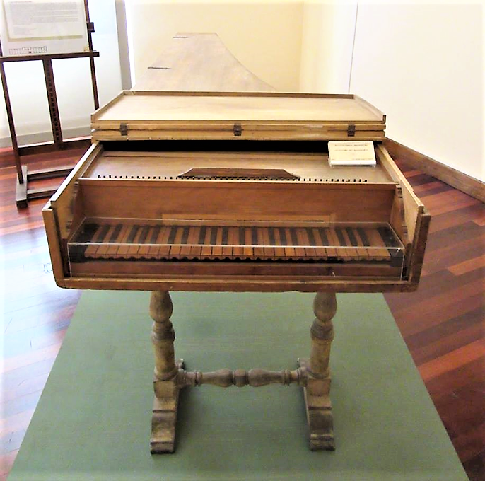クリストーフォリ制作のフォルテ・ピアノ、1732制作 （ローマ、国立楽器博物館、筆者撮影）